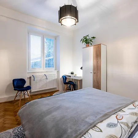 Apartamento Mojmirova Center