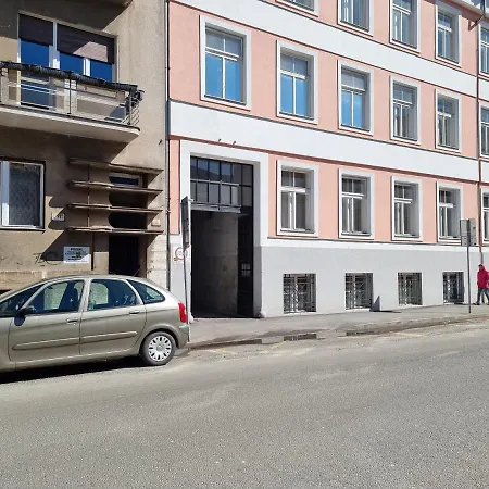 Mojmirova Center Apartamento